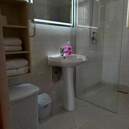 Tahiri Apartament *