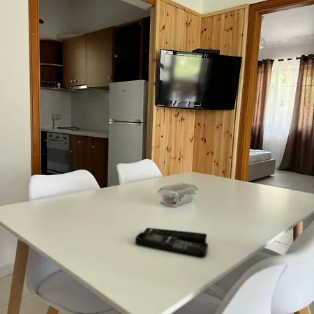 Apartament Tahiri *